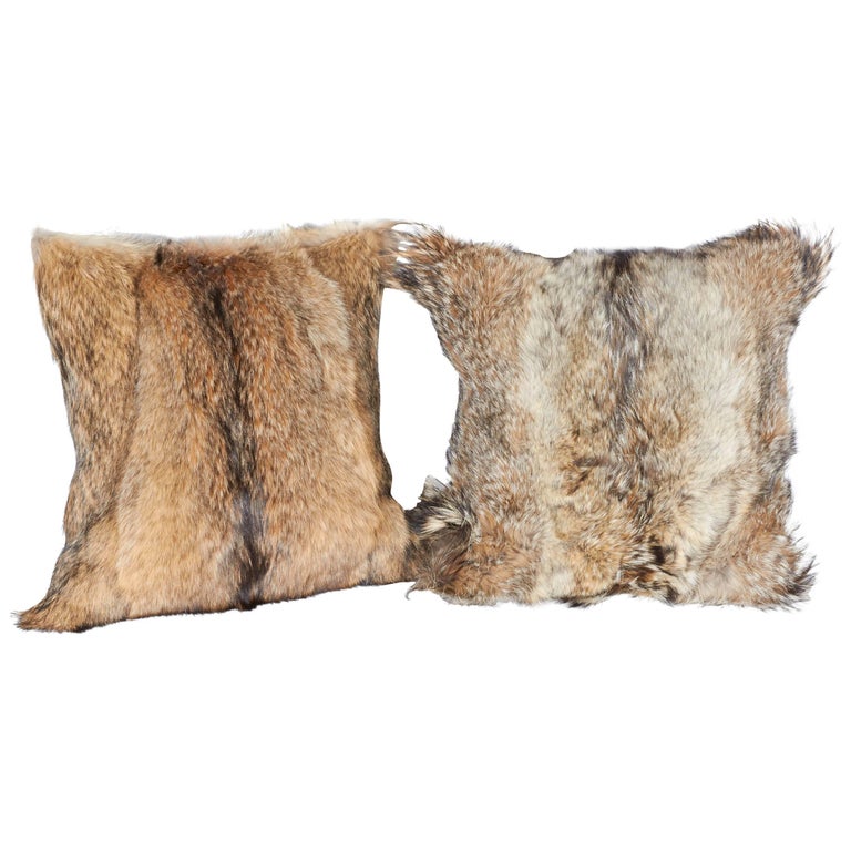 Detail Coyote Fur Pillow Nomer 25