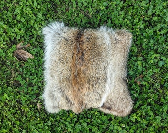 Detail Coyote Fur Pillow Nomer 52