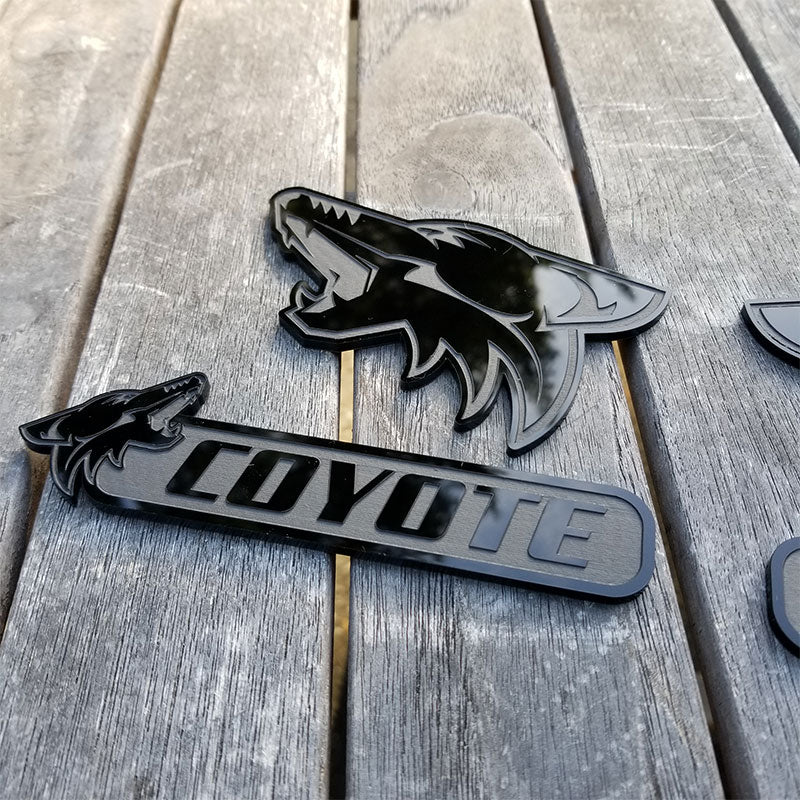 Detail Coyote Grill Badge Nomer 12