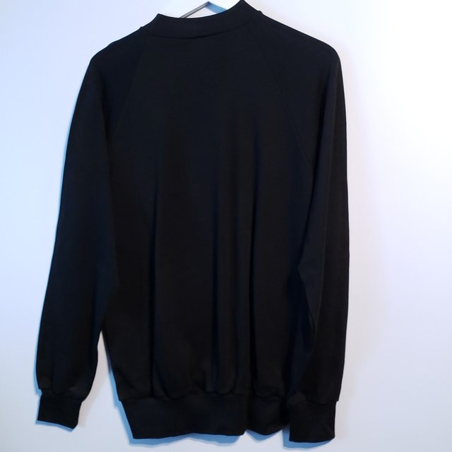 Detail Crewneck Hitam Polos Depan Belakang Nomer 42