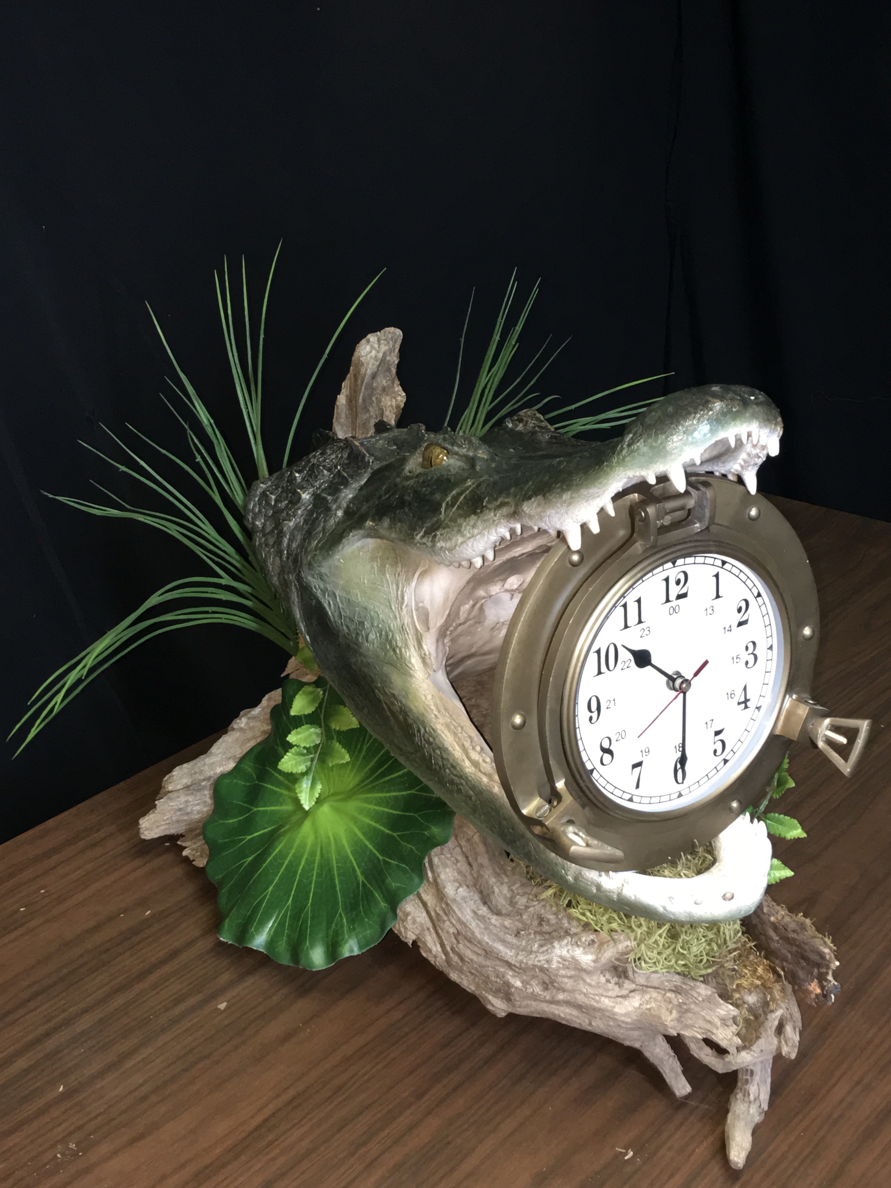 Detail Crocodile Clock Peter Pan Nomer 51