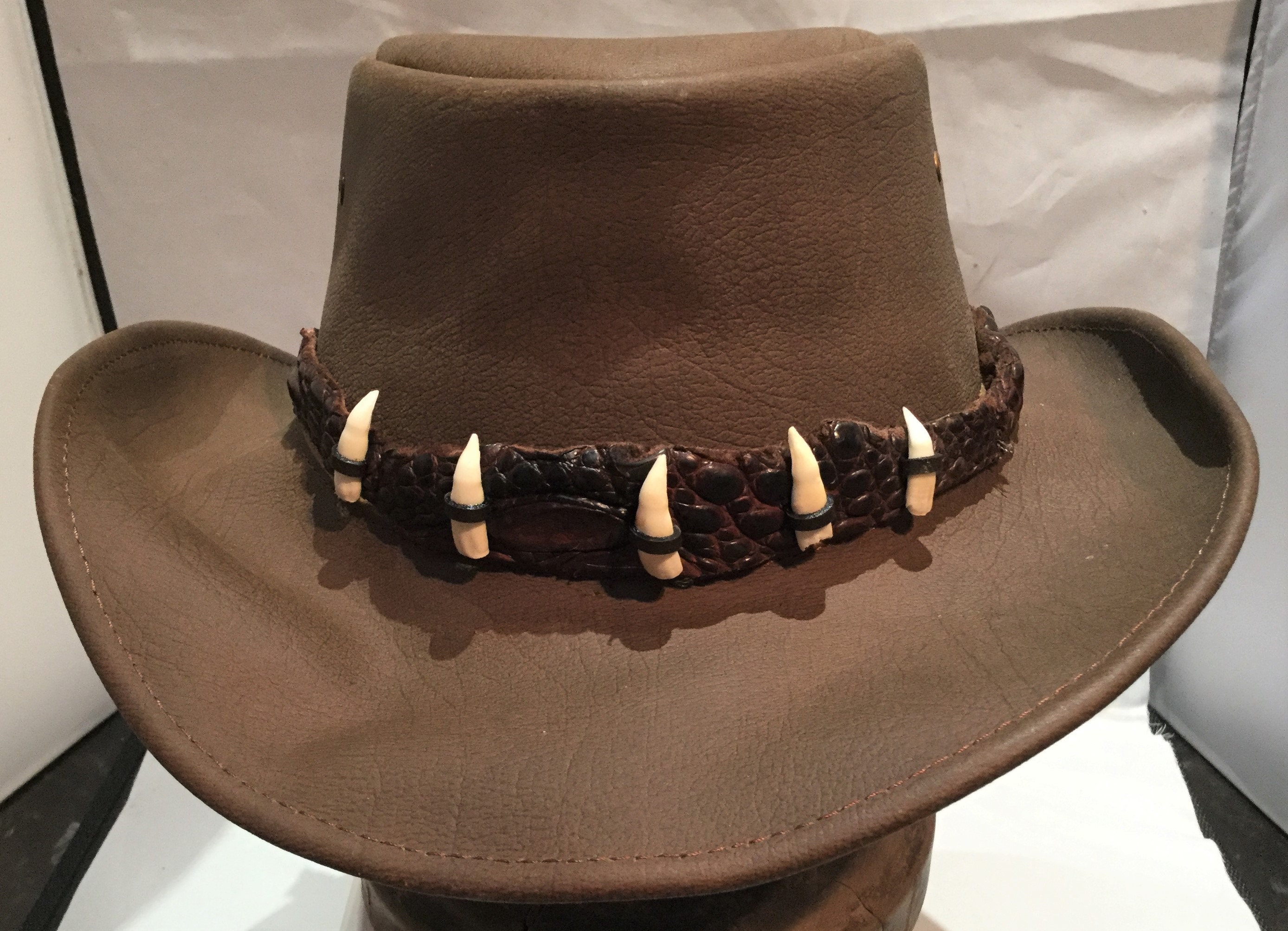 Detail Crocodile Skin Hats Nomer 20