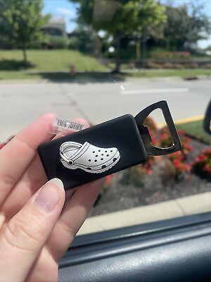 Detail Crocs Bottle Opener Nomer 20