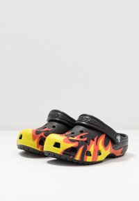 Detail Crocs Flame Nomer 16