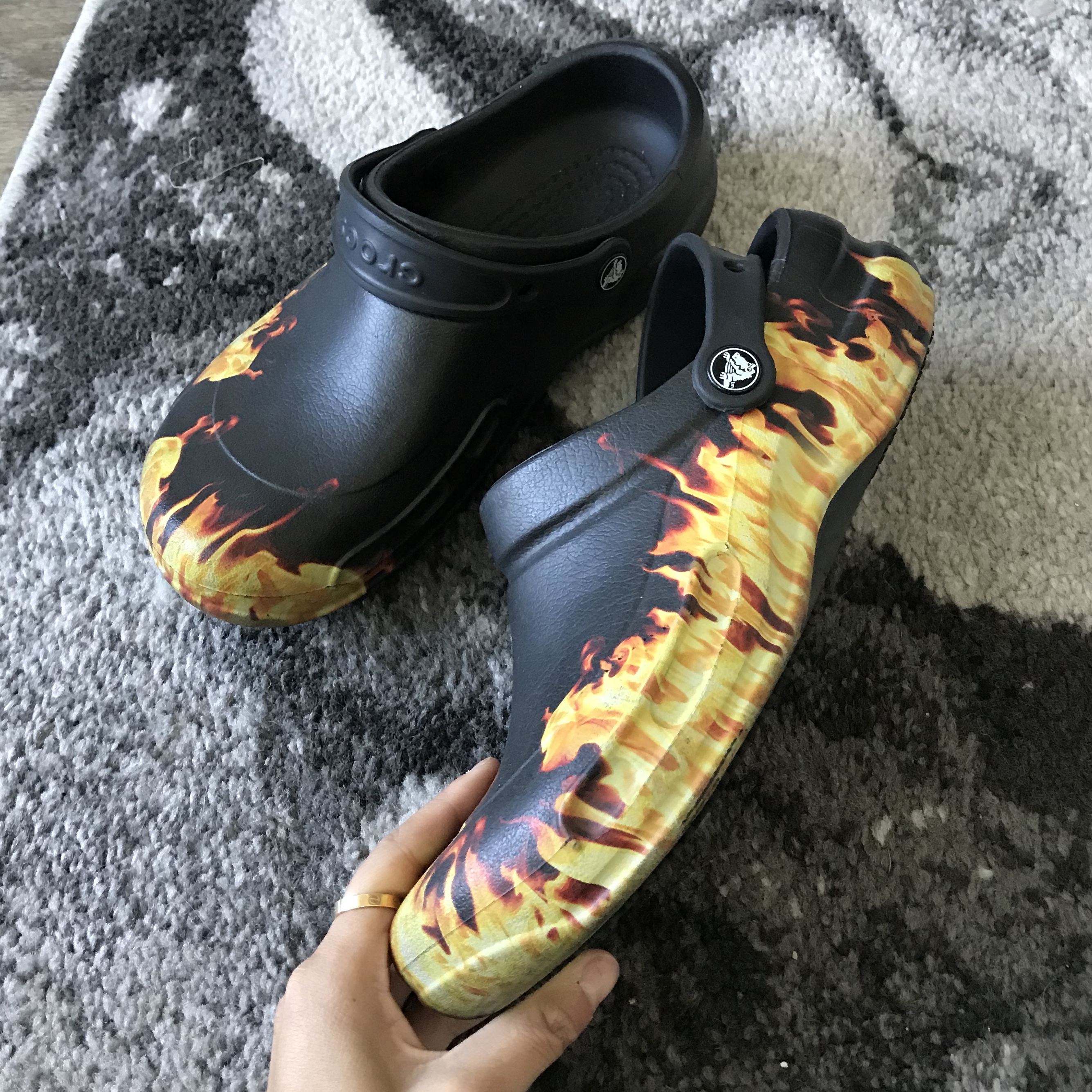 Detail Crocs Flame Nomer 38