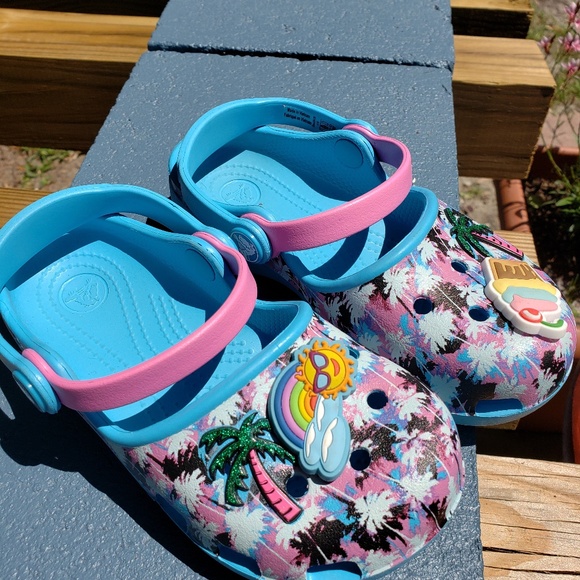 Detail Crocs Palm Tree Nomer 16