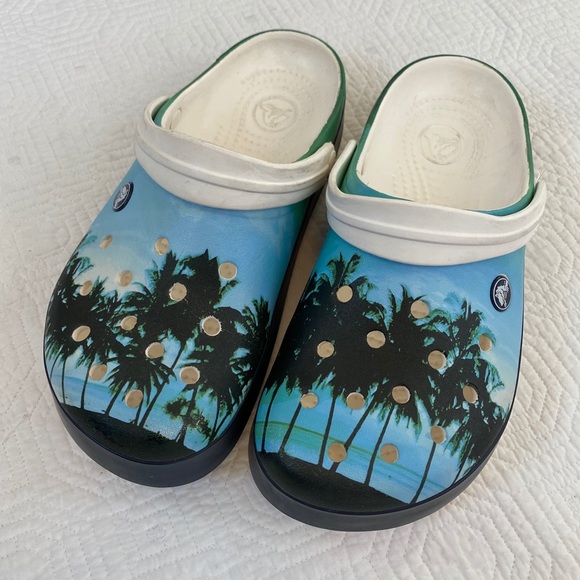 Detail Crocs Palm Tree Nomer 28