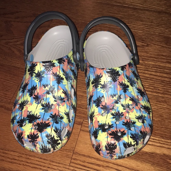 Detail Crocs Palm Tree Nomer 5