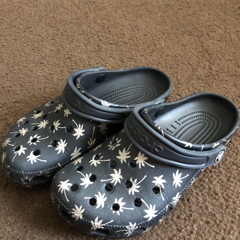 Detail Crocs Palm Tree Nomer 6
