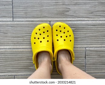 Detail Crocs Shoes Images Nomer 58