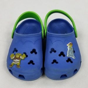 Detail Crocs Shrek Nomer 22