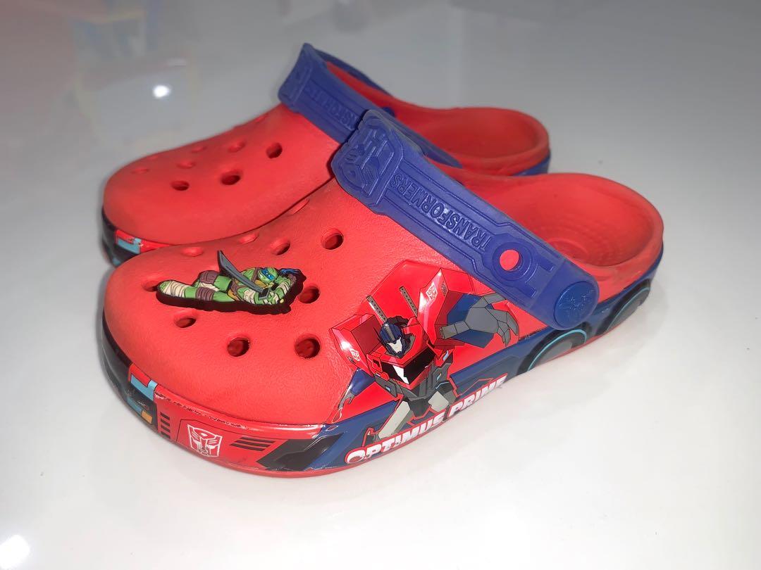 Detail Crocs Transformers Nomer 47