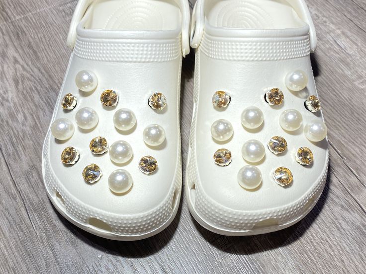 Detail Crocs With Pearls Nomer 17