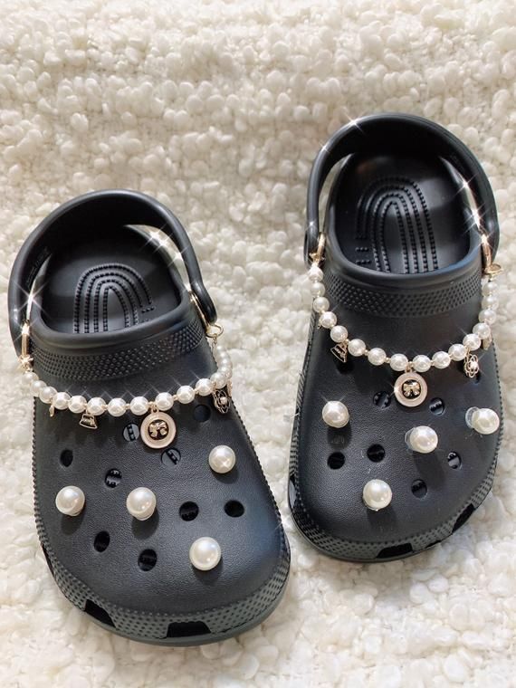 Detail Crocs With Pearls Nomer 32