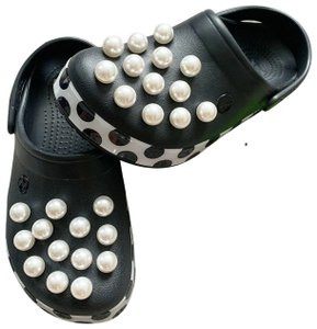 Detail Crocs With Pearls Nomer 37