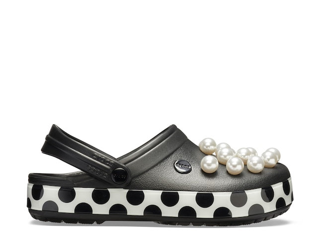 Detail Crocs With Pearls Nomer 6