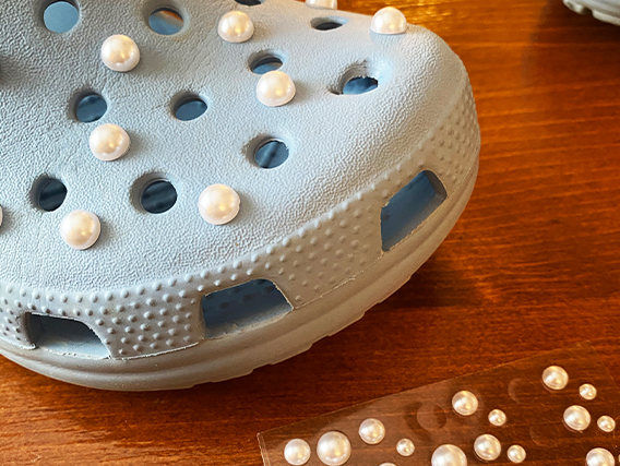 Detail Crocs With Pearls Nomer 50