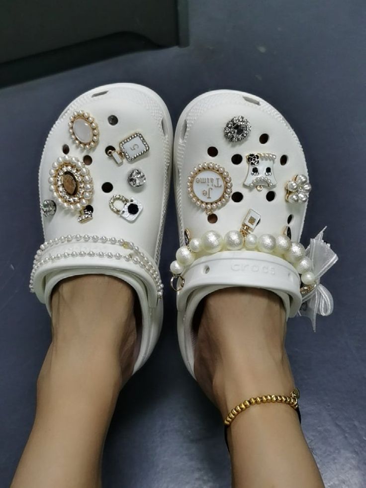 Detail Crocs With Pearls Nomer 51