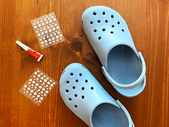 Detail Crocs With Pearls Nomer 7
