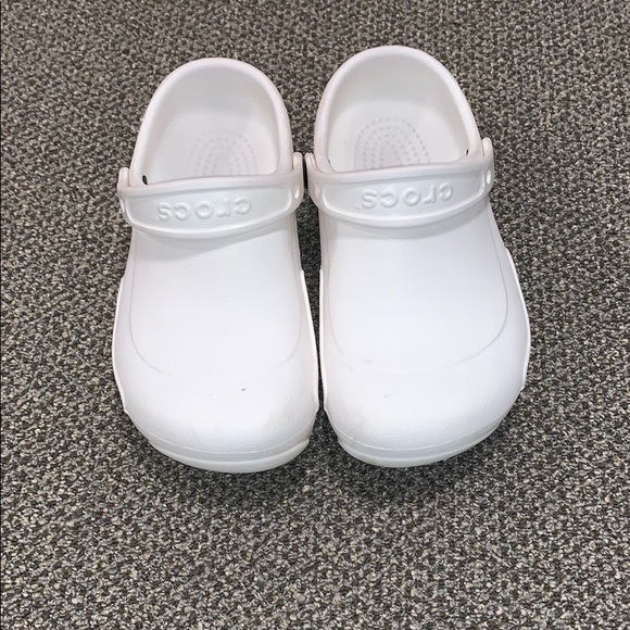 Detail Crocs Without Holes With Fur Nomer 32