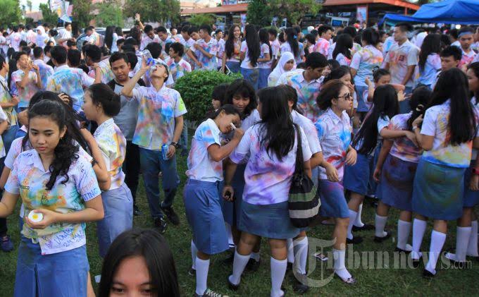 Detail Gambar Perpisahan Sekolah Nomer 27