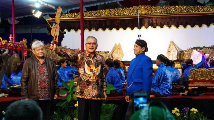 Detail Gambar Pertunjukan Wayang Kulit Nomer 39