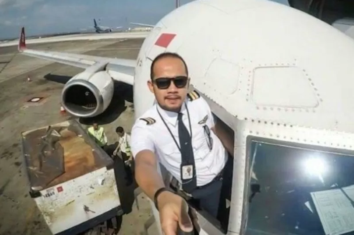 Detail Gambar Pesawat Dan Pilot Nomer 15