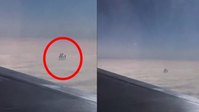 Detail Gambar Pesawat Di Atas Awan Nomer 42