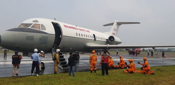 Detail Gambar Pesawat Di Bandara Nomer 39