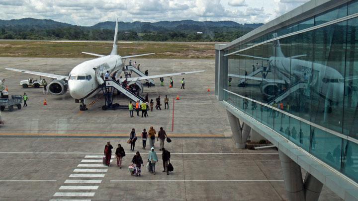 Detail Gambar Pesawat Di Bandara Nomer 10