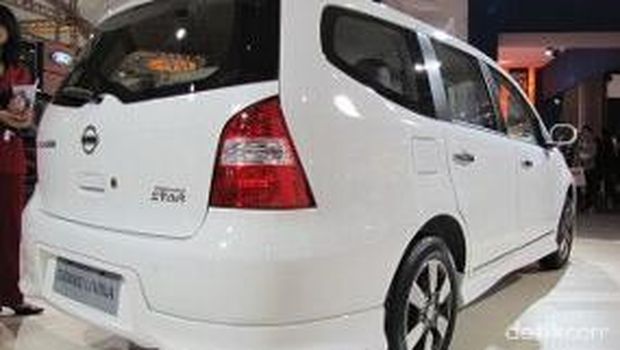 Detail Gambar Pesawat Gambar Mobil Nisan Grand Livina Nomer 15