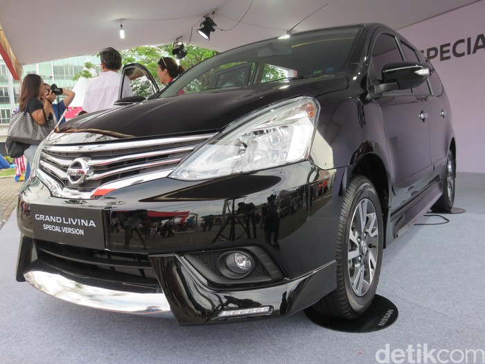 Detail Gambar Pesawat Gambar Mobil Nisan Grand Livina Nomer 28