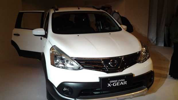 Detail Gambar Pesawat Gambar Mobil Nisan Grand Livina Nlack Nomer 23