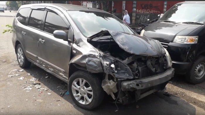 Detail Gambar Pesawat Gambar Mobil Nisan Grand Livina Nlack Nomer 31