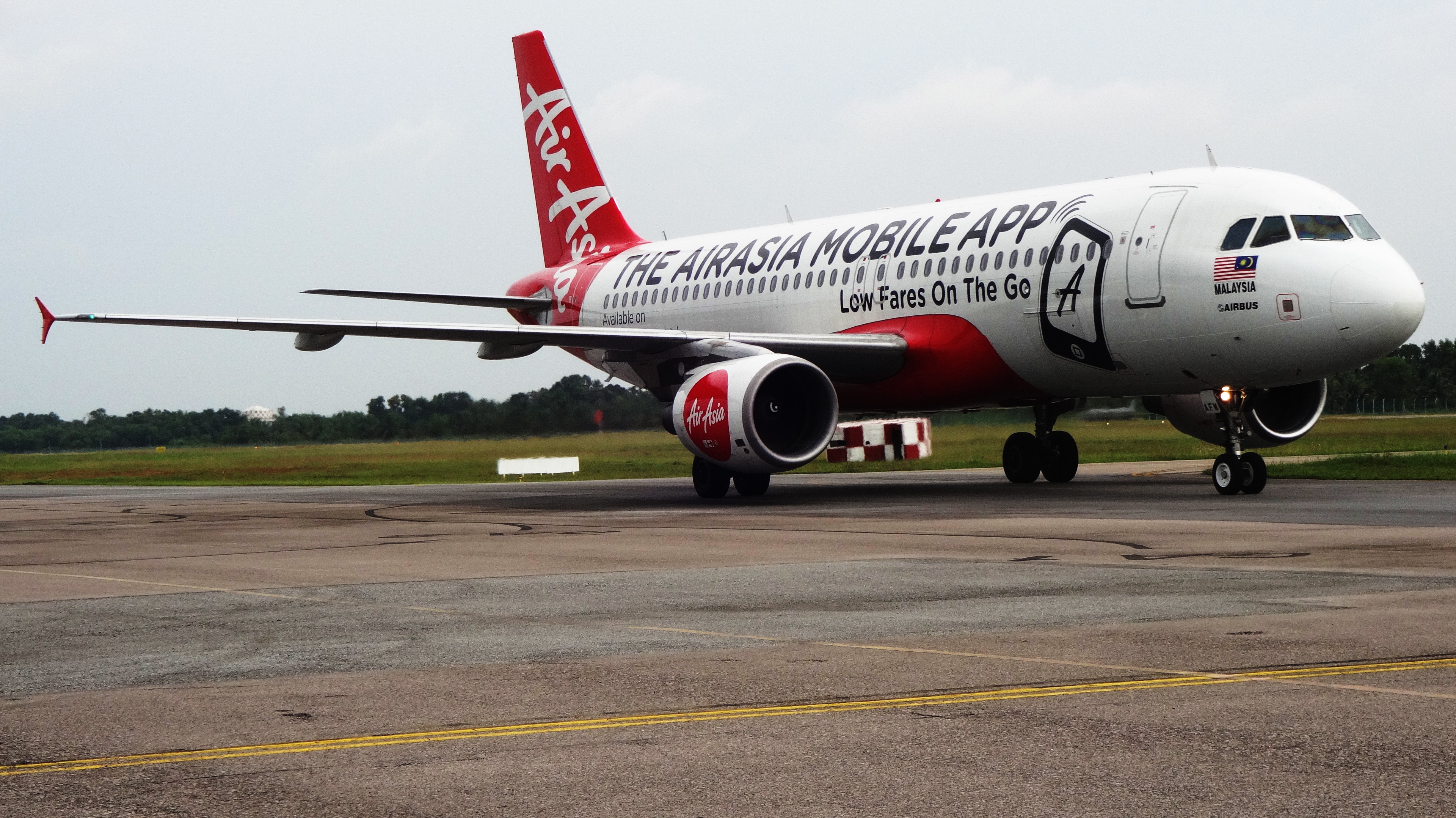 Detail Gambar Pesawat Terbang Di Bandara Nomer 7