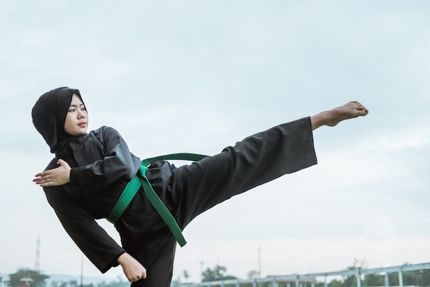 Detail Gambar Pesilat Wanita Nomer 38