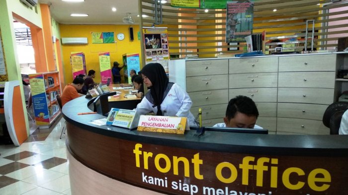 Detail Gambar Petugas Perpustakaan Nomer 9