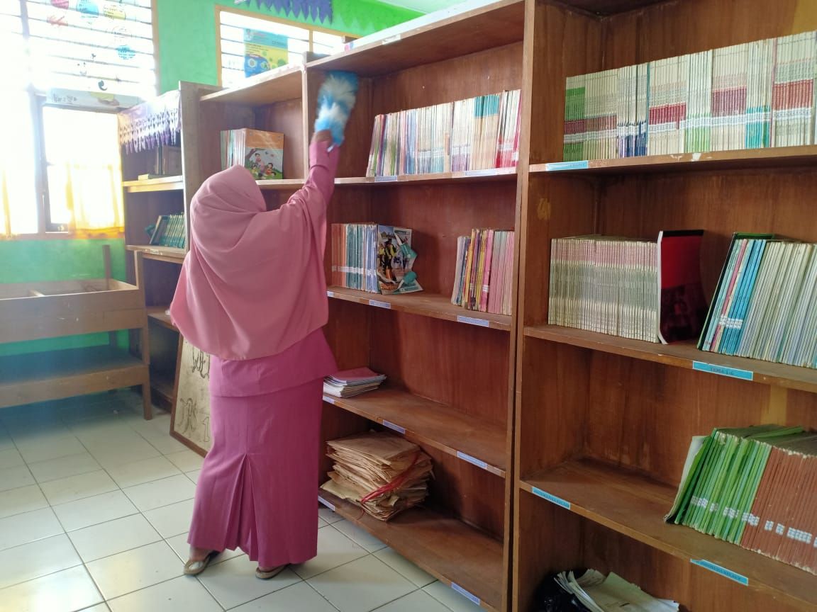 Detail Gambar Petugas Perpustakaan Nomer 4