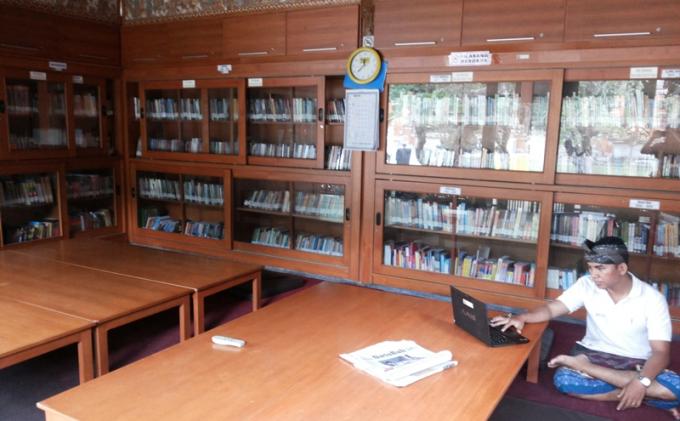 Detail Gambar Petugas Perpustakaan Nomer 41