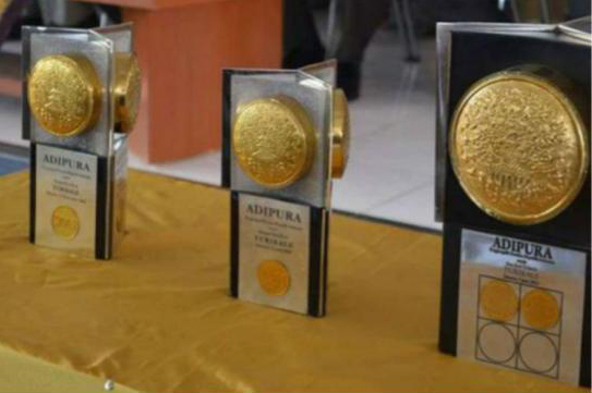 Detail Gambar Piala Adipura Nomer 16