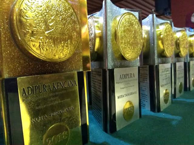 Detail Gambar Piala Adipura Nomer 28