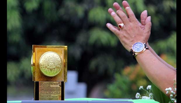 Detail Gambar Piala Adipura Nomer 35