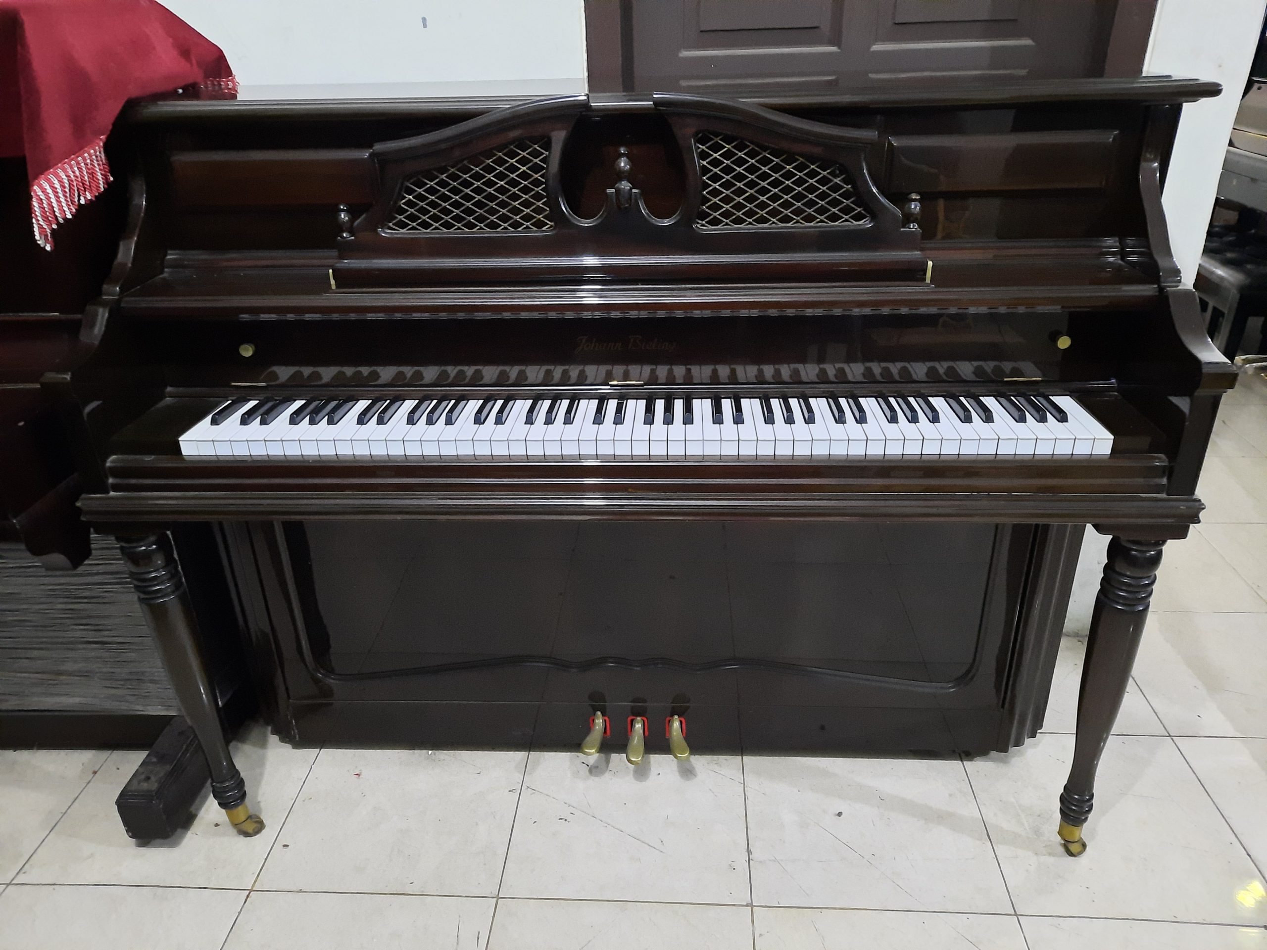 Detail Gambar Piano Klasik Nomer 10