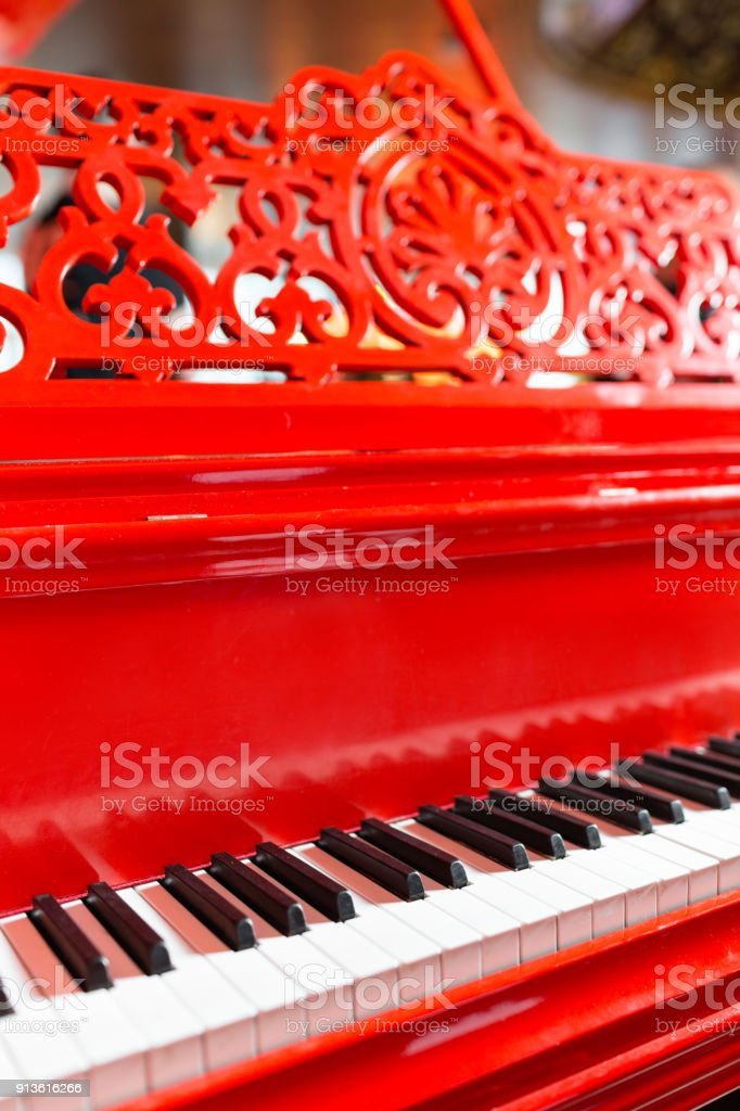 Detail Gambar Piano Klasik Nomer 29