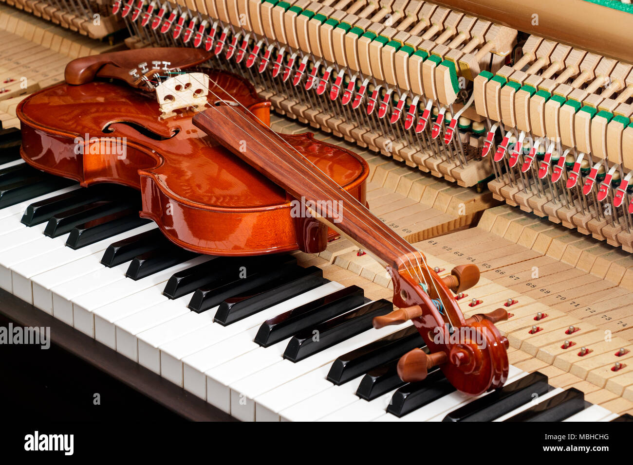 Detail Gambar Piano Klasik Nomer 43