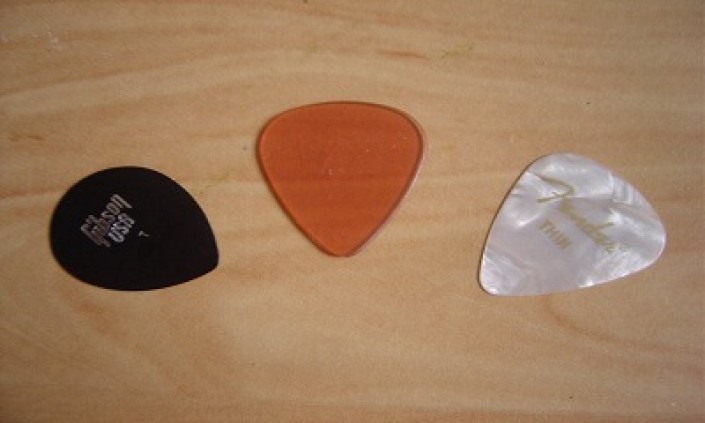 Detail Gambar Pick Gitar Nomer 37