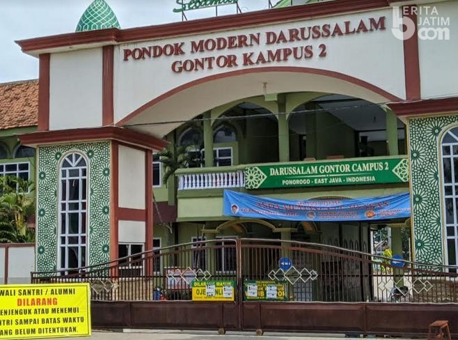 Detail Gambar Pintu Gerbang Pondok Pesantren Nomer 19