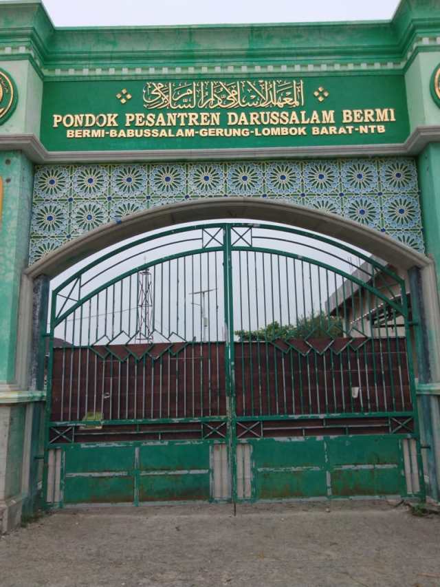 Detail Gambar Pintu Gerbang Pondok Pesantren Nomer 33