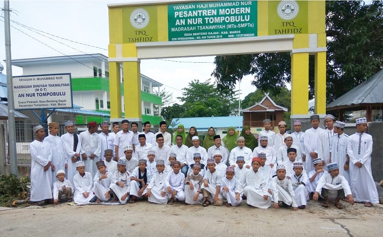 Detail Gambar Pintu Gerbang Pondok Pesantren Nomer 41