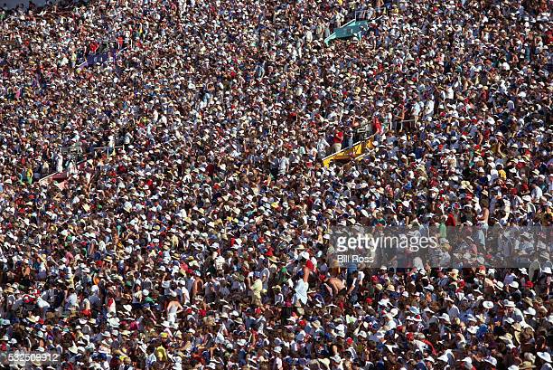 Detail Crowd Images Free Nomer 32